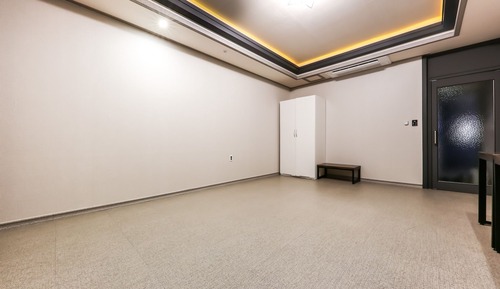 Room (Family Room - Family (Netflix Ondol B)