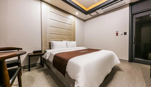 Room (Deluxe Room (Netflix Breakfast Provid)