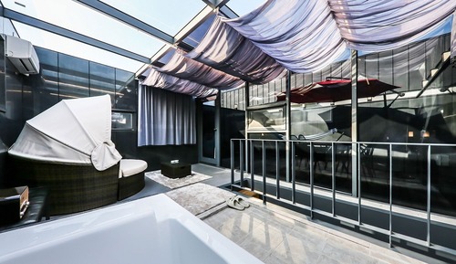 Room (Luxury (Rooftop Air Purifier Netflix )