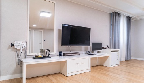 Room (Group Room - 3 Bathrooms)