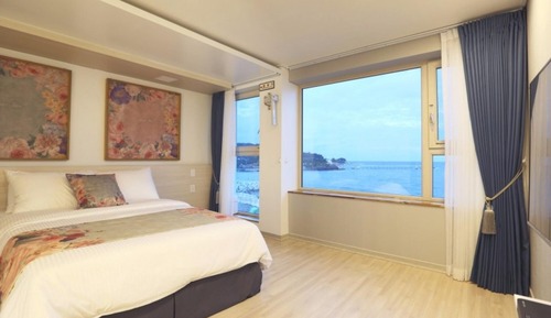 Room (D 302 (spa duplex))