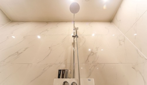 Room (VIP Twin (Free Netflix Watching (Bath)