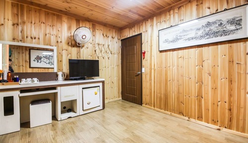 Room (Korean-style Ondol Room)