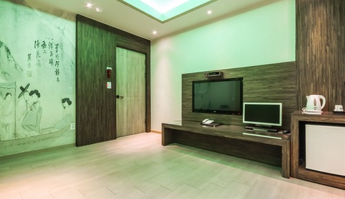 Room (Korean-style Ondol Room)