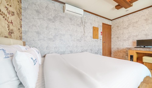 Room (Twin room with sea view for 3 people )