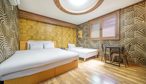 Room (Twin Room for 3 People)