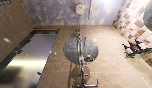 Room (Deluxe Twin (Netflix available styler)