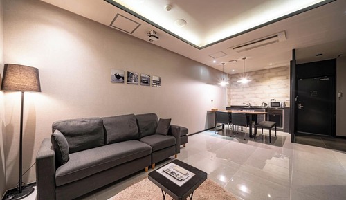 Room (Penthouse (large screen styler sink a)