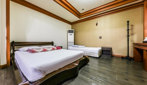 Room (Large family room (MT seminar))