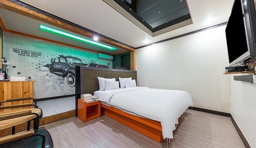 Room (High Performing Couple PC + Spa)