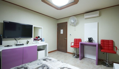 Room (Ondol Room)