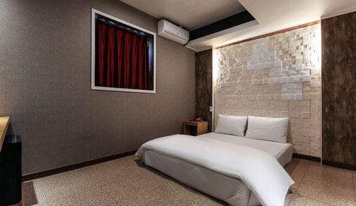 Room (Korean Room (Netflix Available))