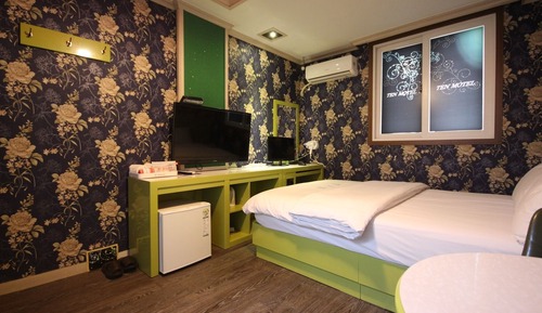 Room (Standard room (Netflix viewing availa)