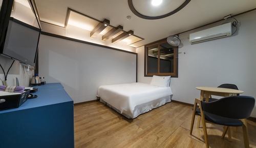 Room (Standard B (10000 won per additional )