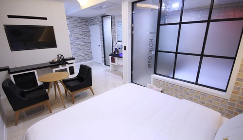 Room (Semi-special room (Free Netflix avail)