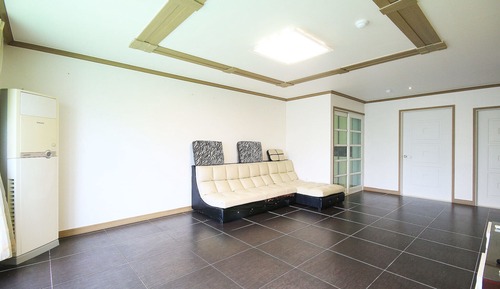 Room (Family - Unshared House)