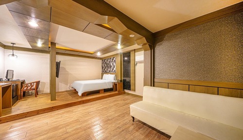 Room (VIP (Netflix Watcha TVing installed /)