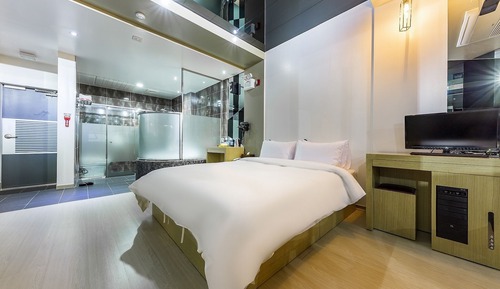 Room (Deluxe - Friday)