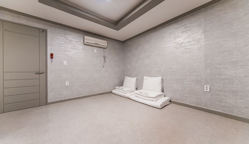 Room (Ondol (Netflix))