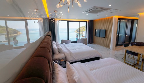 Rooftop Pool Villa B