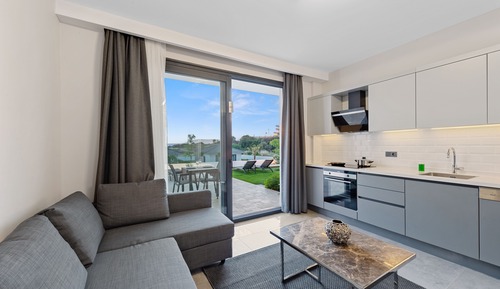 Superior Suite, Pool Access