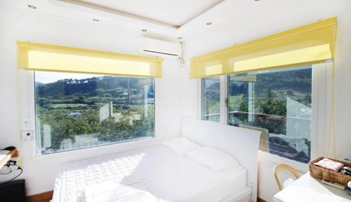 Room (Room 602 (2F))