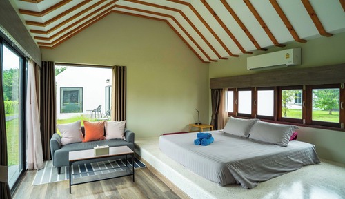 Sweet Hillside Chalet