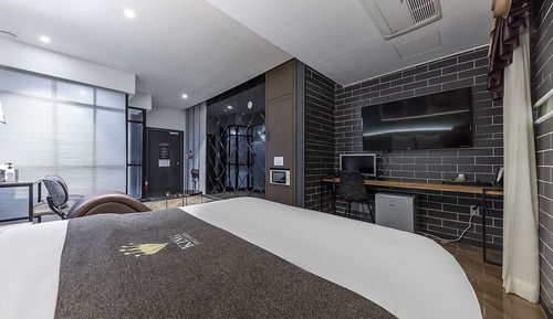 Room (Premium (Room assigned randomly) (1 p)