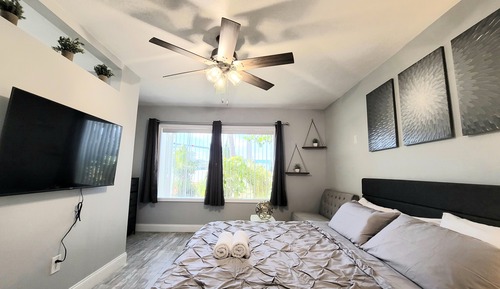 Premium Studio Suite, 1 King Bed, Non Smoking, Garden View