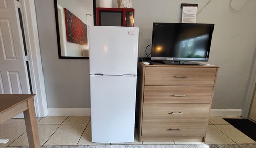 Basic Room, 1 King Bed, Non Smoking, Courtyard Area