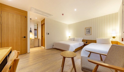 Room (Twin (Netflix available/system air co)