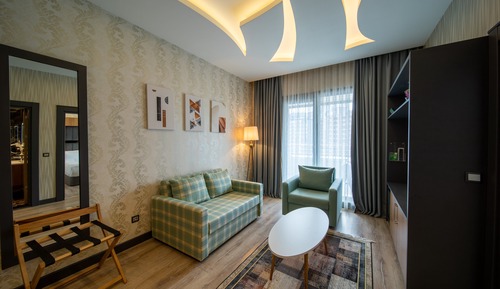 Suite, 1 Bedroom, Smoking (Top Floor)