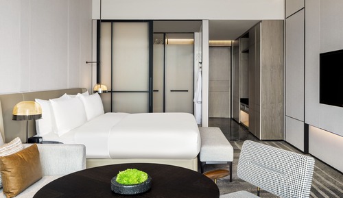 Executive Room, 1 King Bed, Lake View