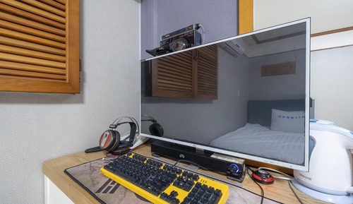 Room (Twin (game PC Netflix service provide)