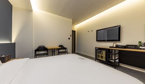 Room (Standard-Double (Netflix + Disney Plu)