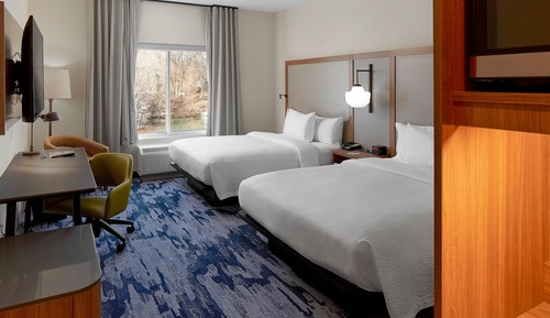 Room, 2 Queen Beds, Lake View (Mobility Accessible, Roll-in Shower)