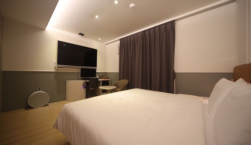 Standard Double Room (With Styler)