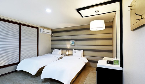 Standard Twin Room (Free Breakfast for 2, except Monday)