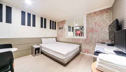 Room (Standard Room (1 Bed))