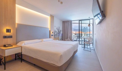 Double room, pool view