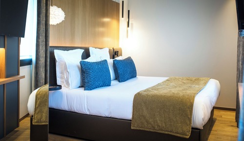 Suite, Lake View