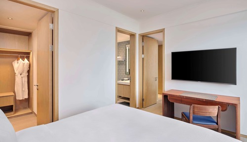 KING ONE BDRM PREMIUM RES