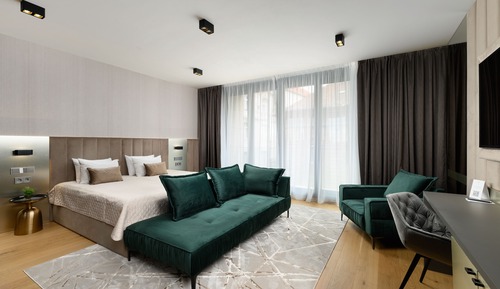 Grand Emerald Suite