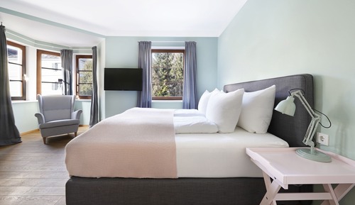 Large 2 Bedroom Apartment