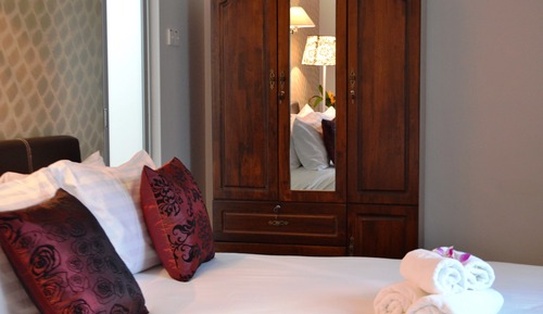 Longhouse Triple Garden View