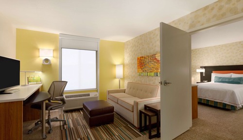 Suite, 1 Queen Bed, Accessible, Bathtub