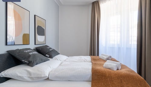 One-Bedroom Suite S
