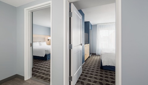Suite, 2 Bedrooms (Mobility Accessible, Tub)