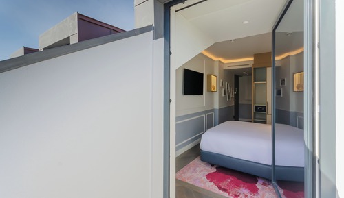 Deluxe Room, 1 King Bed, Balcony