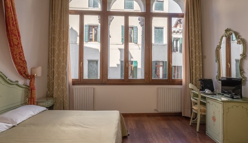 Standard Double or Twin Room, Canal View